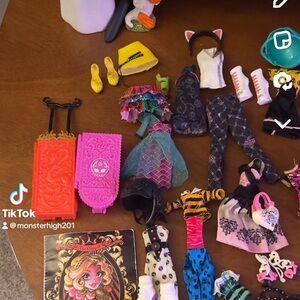 Monster high clothes shoes purses and pets for sale!
